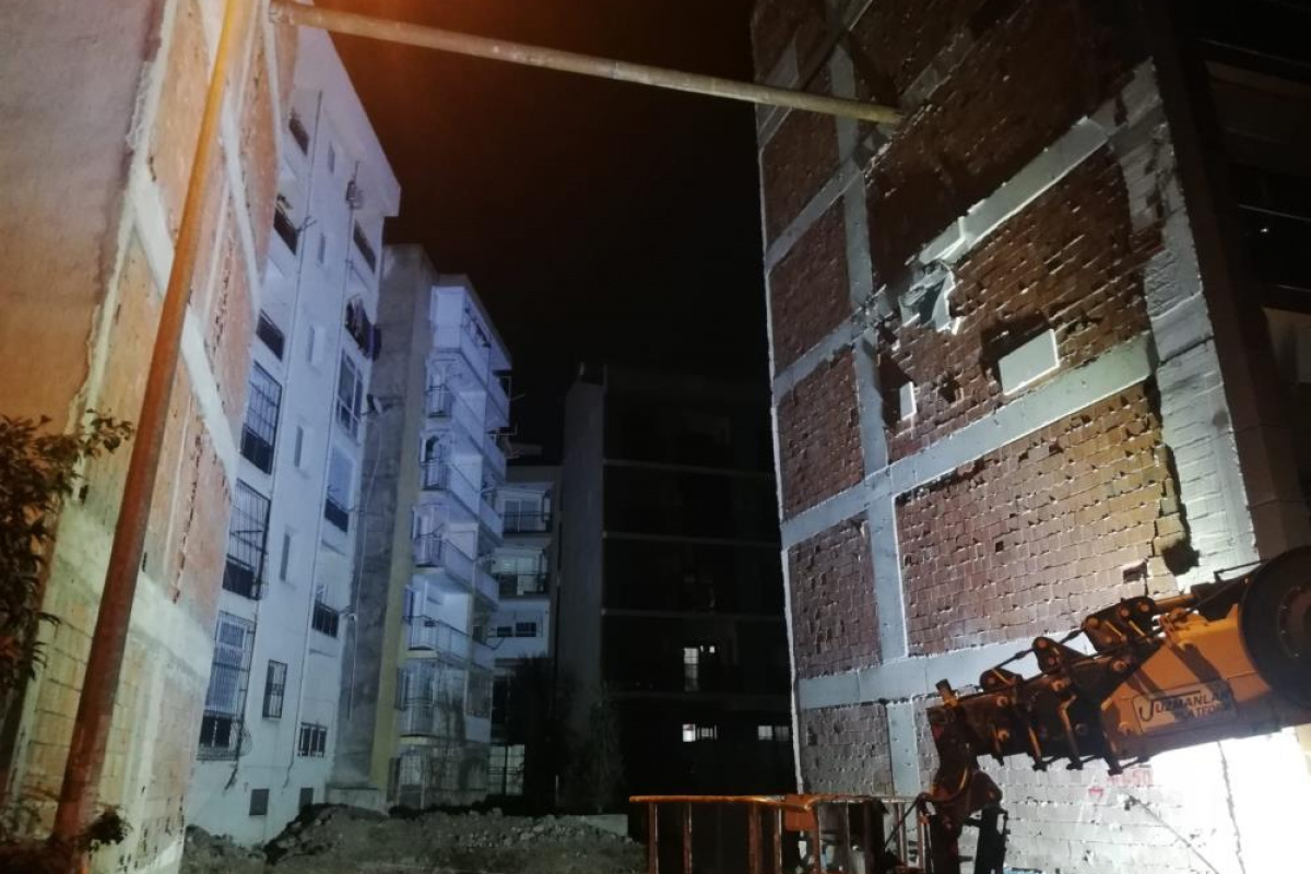 Bir inşaatın temel kazısı esnasında yan binada kayma oluştu! 5 apartman boşaltıldı