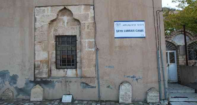 Mardin’de bir garip yapı, altı mezarlık üstü cami