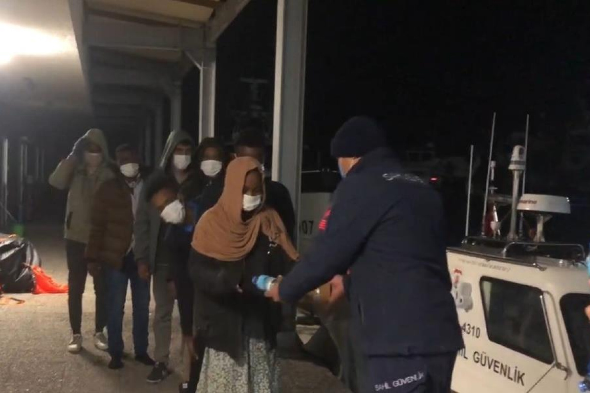 İzmir açıklarında 9 düzensiz göçmen kurtarıldı