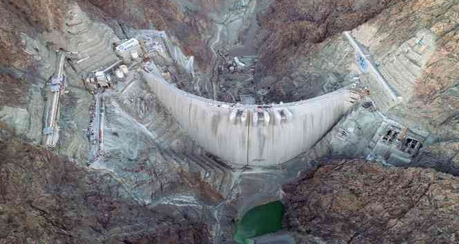 Türkiye’nin en büyük barajında 80 tonluk elektrik türbini montajlandı