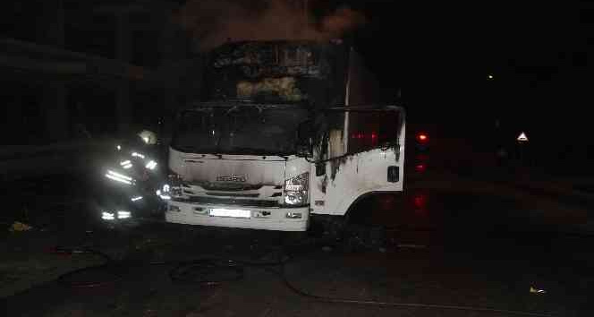 Konya’da 3 araç kundaklandı, 1 araç da yandı