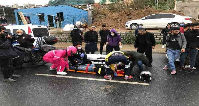Ataşehir’de taksiye çarpmamak için manevra yapan motosikletli kaza yaptı