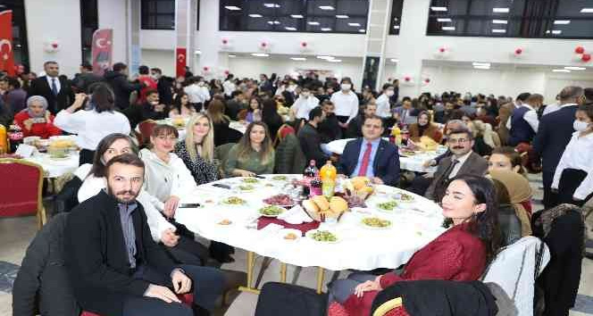 Hakkari’de öğretmenler onuruna yemek