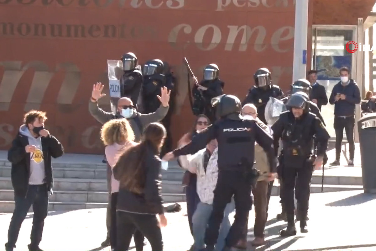 İspanya&#039;da metal işçileri tekrar polisle çatıştı