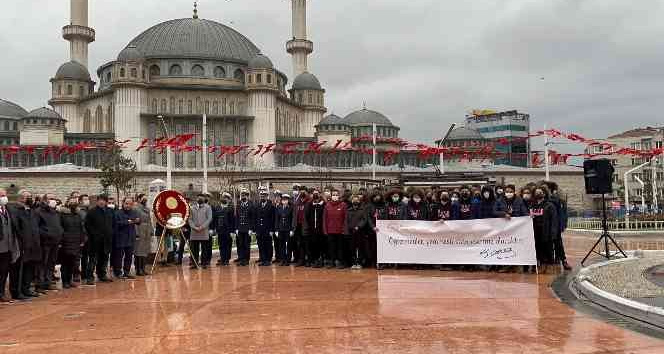 Taksim Cumhuriyet Anıtı’na Öğretmenler Günü kapsamında çelenk bırakıldı