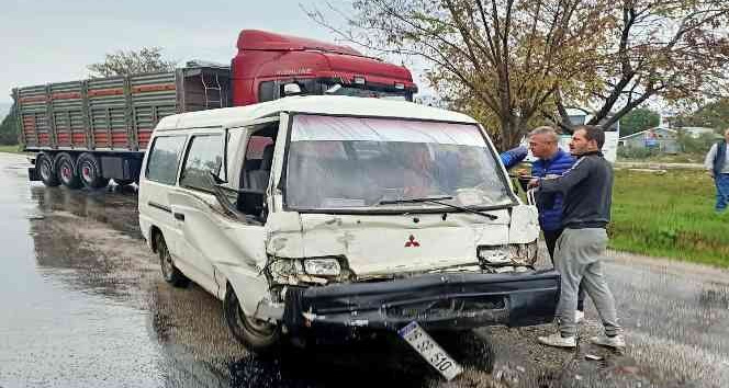 Erdek’te yağışta 4 ayrı trafik kazası meydana geldi