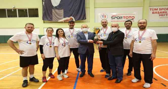 Öğretmenler Günü’ne özel voleybol turnuvasında şampiyon Yenikent Anadolu Lisesi