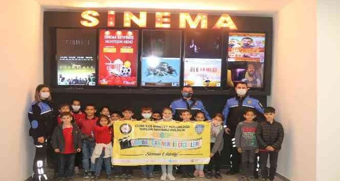 Cizre’de öğrencilere yönelik ücretsiz sinema günleri devam ediyor