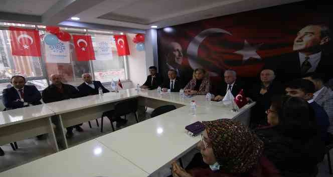 Eski CHP’li Aksoy: "CHP, şirazeden çıkmıştır"