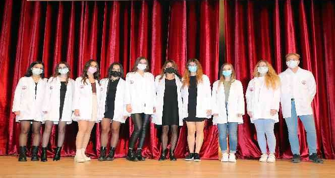 Edirne’de diş hekimliği öğrencileri beyaz önlüklerini giydi