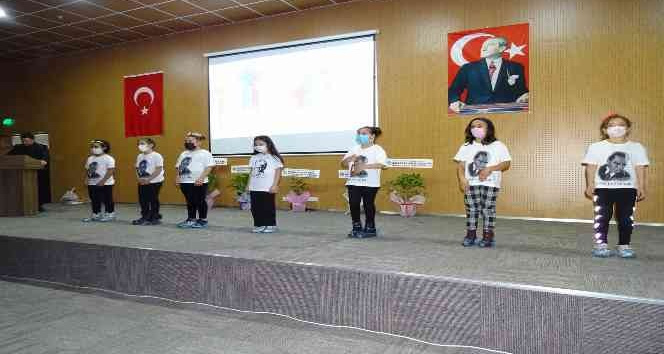 Öğrenciler “Anlat bana öğretmenim” şarkısını işaret diliyle seslendirdi