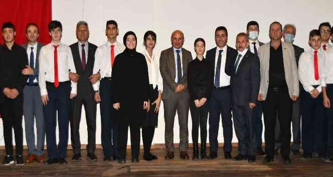 Yalova’da öğretmenlere yakışır kutlama