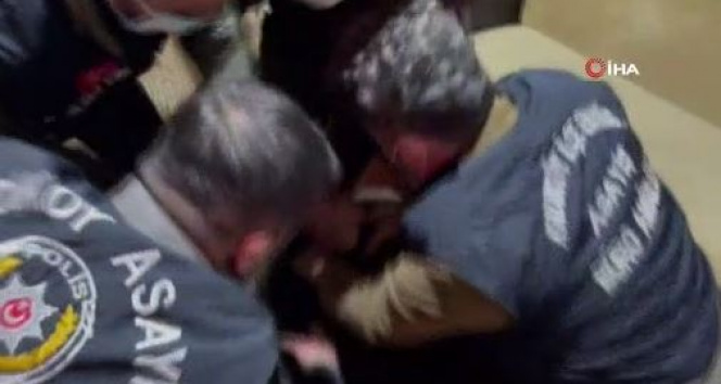 Kadıköy metrosunda avrat yolcuyu bıçakla yıldırma fail saldırgan yakalandı