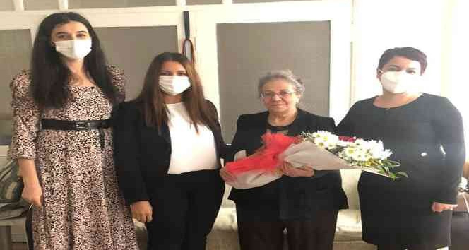 Emekli öğretmen Özköseler’e  Öğretmenler Gününü ziyareti