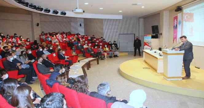 "21. Yüzyılda Öğretmen Olmak" konulu panel düzenlendi