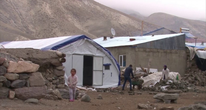 Erzurumda depremzedelerin yaraları sarılıyor