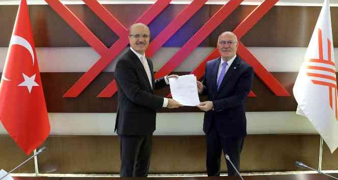 Rektör Savaş mazbatasını aldı