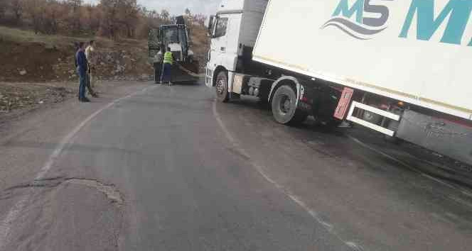 Şenoba belediyesi kaza yapan araçların yardımına koşmaya devam ediyor