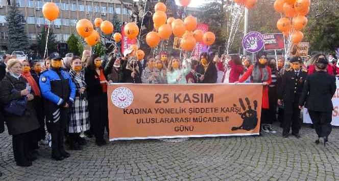 Uşak’ta kadına şiddete karşı turuncu balon