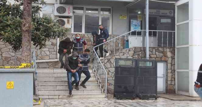 Uşak’ta 2 torbacı tutuklandı