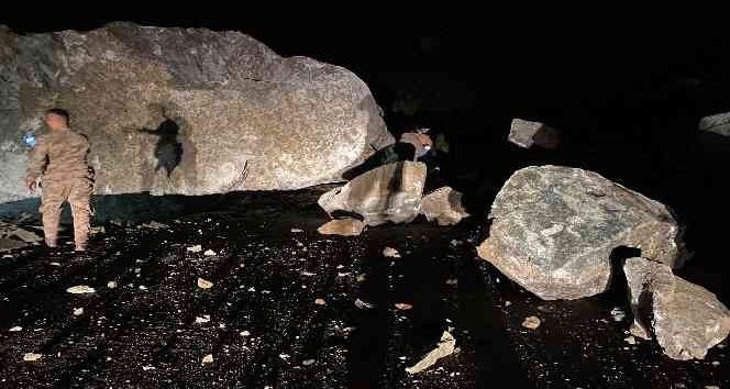 Giresun’da heyelan sonucu karayolu ulaşıma kapandı
