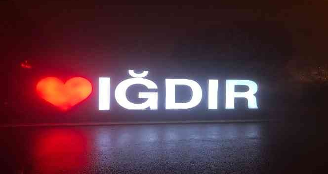 Iğdır’da sis etkili oldu: Görüş mesafesi 5 metreye düştü