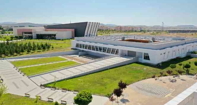 Sezai Karakoç’un ismi NEVÜ Öğrenci Yaşam Merkezi’ne Verildi