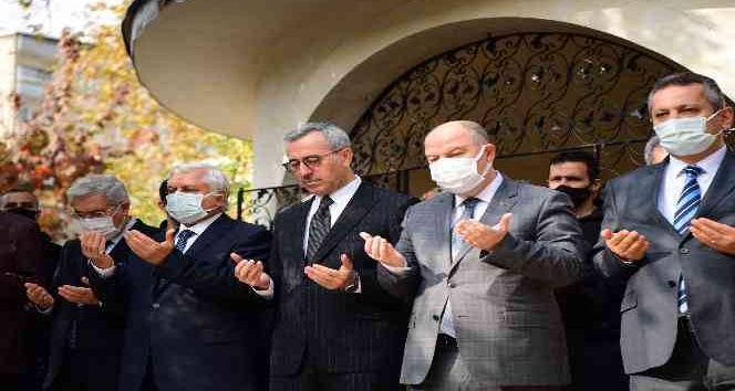 Sütçü İmam kabri başında dualarla anıldı
