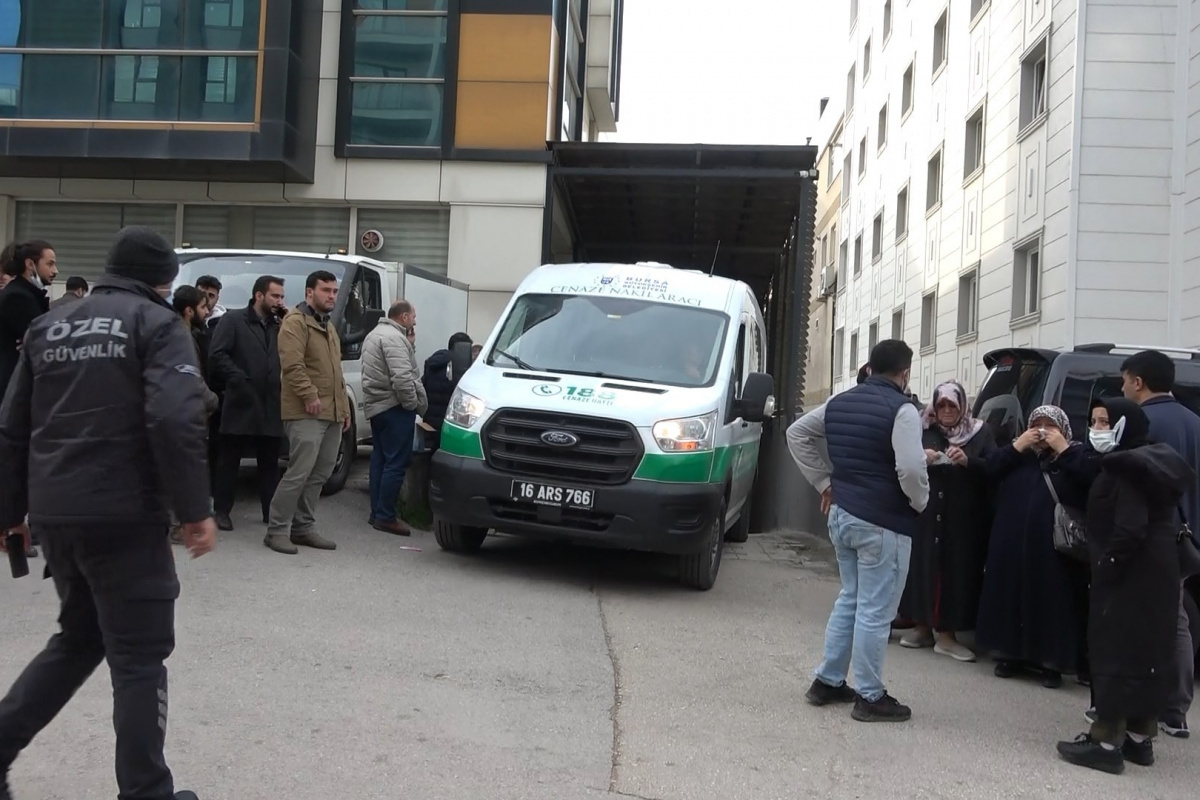 Bursa'daki kazadan ölen 4 gencin cenazesi ailelerine teslim edildi