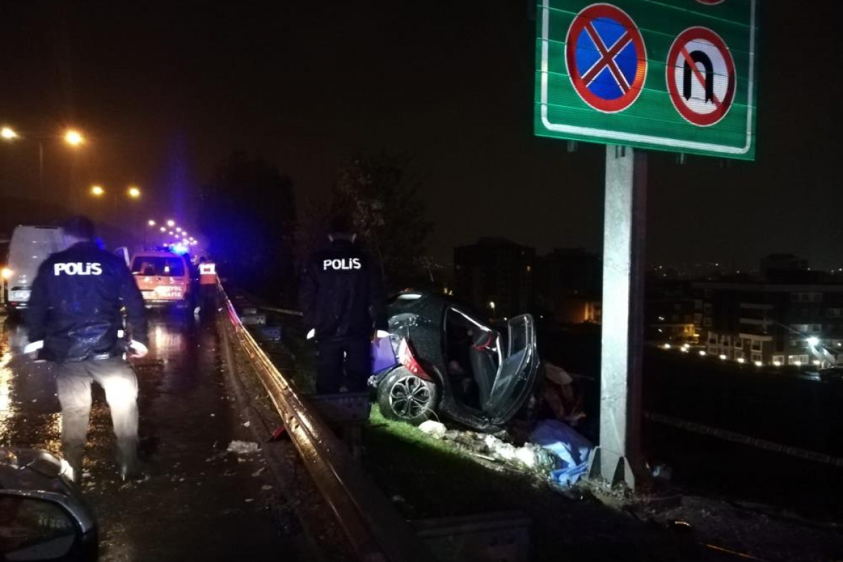 İzmir'de kaza sonrası hurdaya dönen aracın sürücüsü hayatını kaybetti