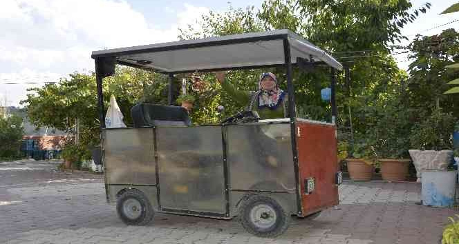 Eşi yolda kalmasın diye akülü arabayı güneş enerjili araca dönüştürdü