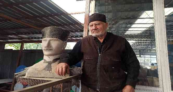 Atatürk sevgisini heykel ve portrelere taşıyor