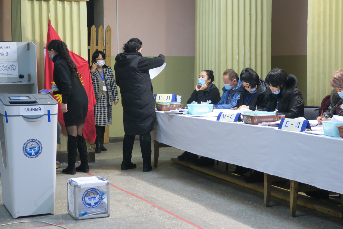 Kırgızistan'da parlamento seçimlerine katılım oranı yüzde 33'de kaldı