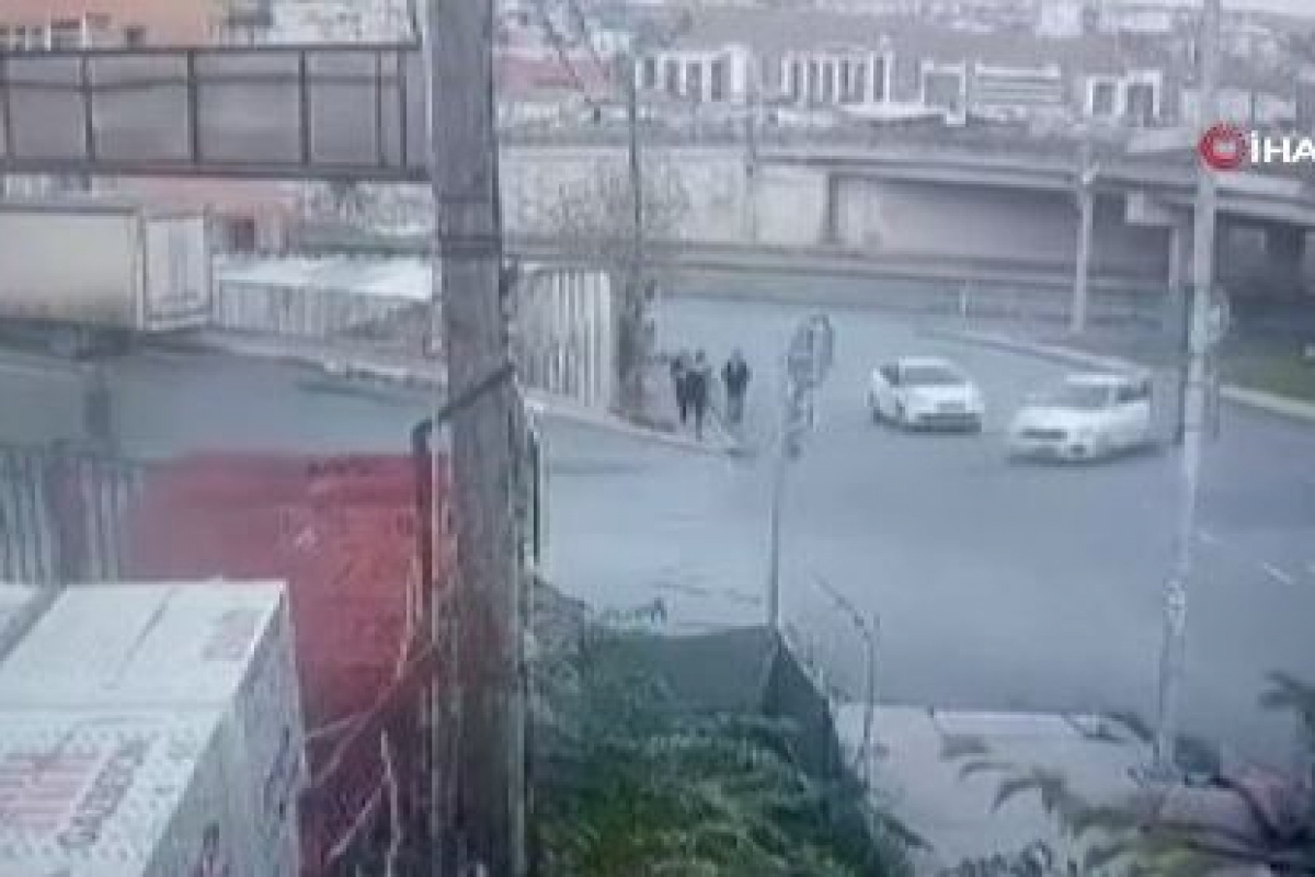 Beylikdüzü'nde polisin “dur” ihtarına uymayan 2 şüpheli yakalandı