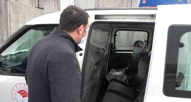 Cenaze törenine katılan korona virüslü kadın otobüste yakalandı: Karantinaya alındı