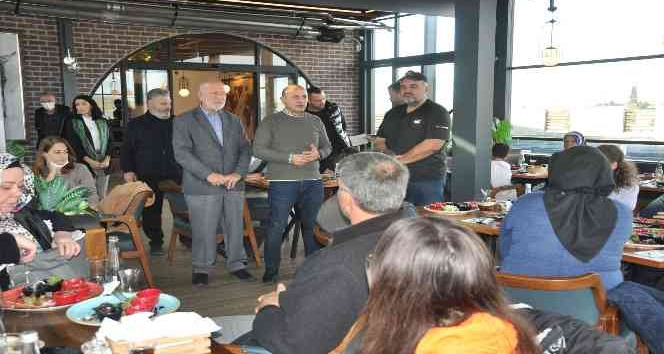 Oral, güreşçilerle buluştu