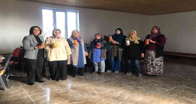 Girişimci kadınlar büyük emekle ürettikleri ürünlerin satışını yapıyor
