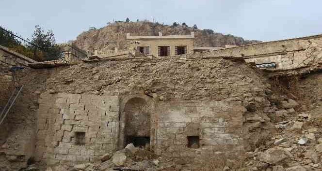 Yağmurun gün yüzüne çıkardığı külliye için 3 yıldır çalışma yapılması bekleniyor