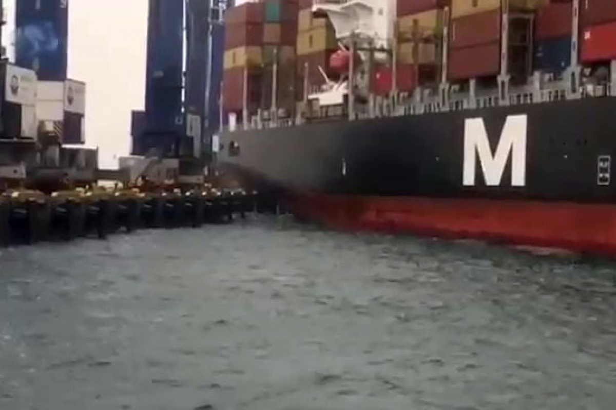 Avcılar'da Ambarlı Limanı'nda yük gemisi iskeleye çarptı!