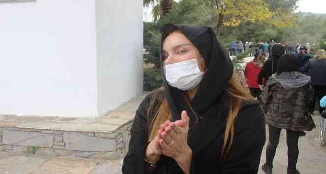 Ebru Şallı gözyaşları içerisinde babasını uğurladı