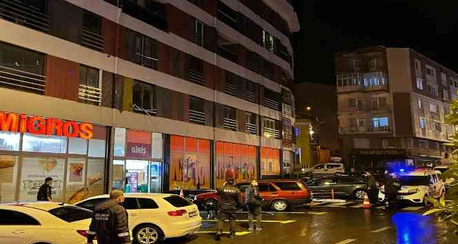 Gelibolu’da apartmanın çatısı uçtu