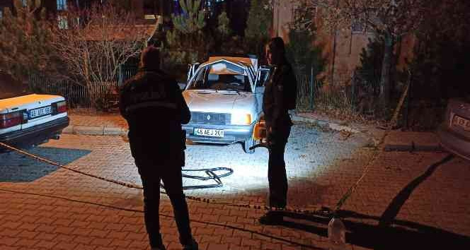 Otomobil bomba gibi patladı: 3 yaralı