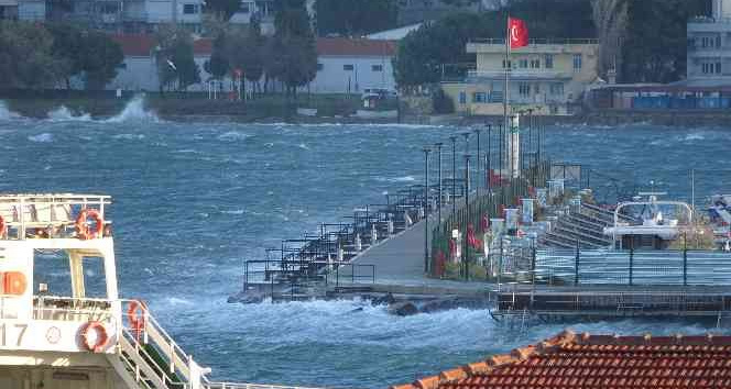 Çanakkale Boğazı’nda feribot seferleri geçici olarak durduruldu