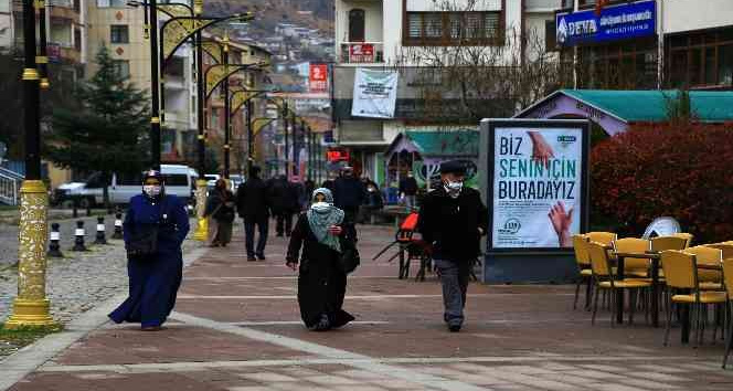 Vakaların en çok arttığı üçüncü şehir olan Gümüşhane’de maske, mesafe ve temizlik uyarısı
