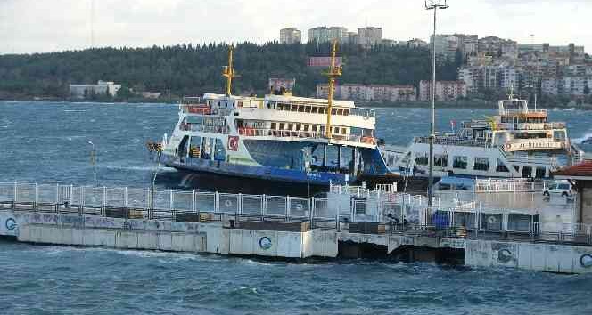 Çanakkale Boğazı’nda feribot seferleri yeniden başladı