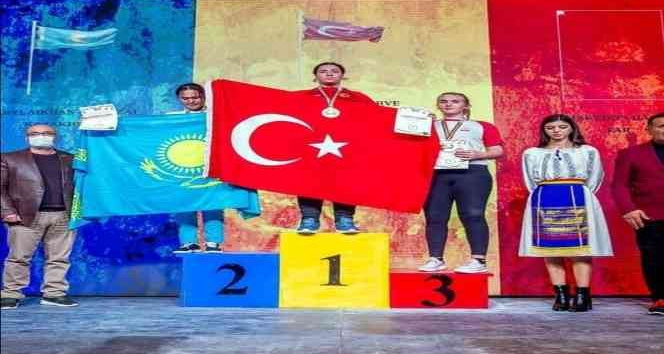 Kilisli belek güreşçileri madalyaları topladı