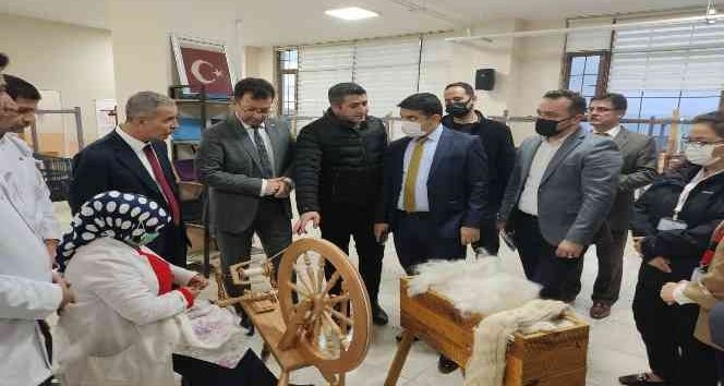 Kaymakam Tunç, şal-şepik atölyesini gezdi