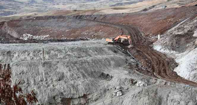 Atık havuzu patlayan maden şirketinde incelemelerde bulundu