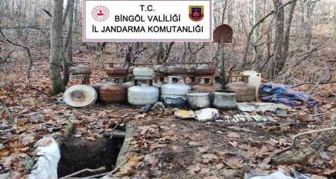Bingöl’de 3 odalı sığınakta çok sayıda patlayıcı ele geçirildi