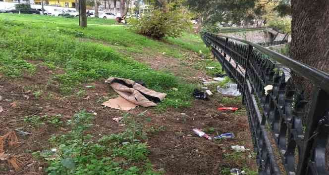 Duyarsız vatandaşlar Pınarbaşı Mesire Alanı giriş yolunu çöplüğe çevirdi